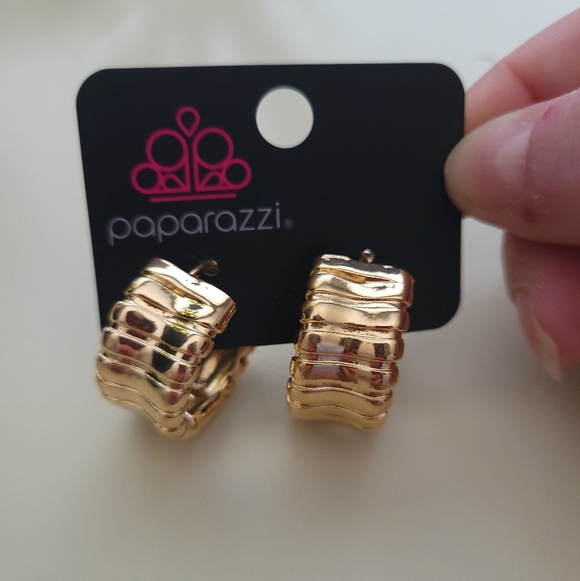 paparazzi Jewelry - Paparazzi Gold Rippled Hoop Earrings